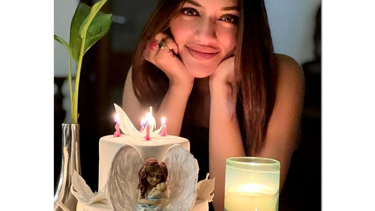 Happy Birthday Nusrat Jahan : জন্মদিনের কেকে মাতৃত্বের ছোঁয়া, নুসরতকে বিশেষ শুভেচ্ছা জানালেন যশ