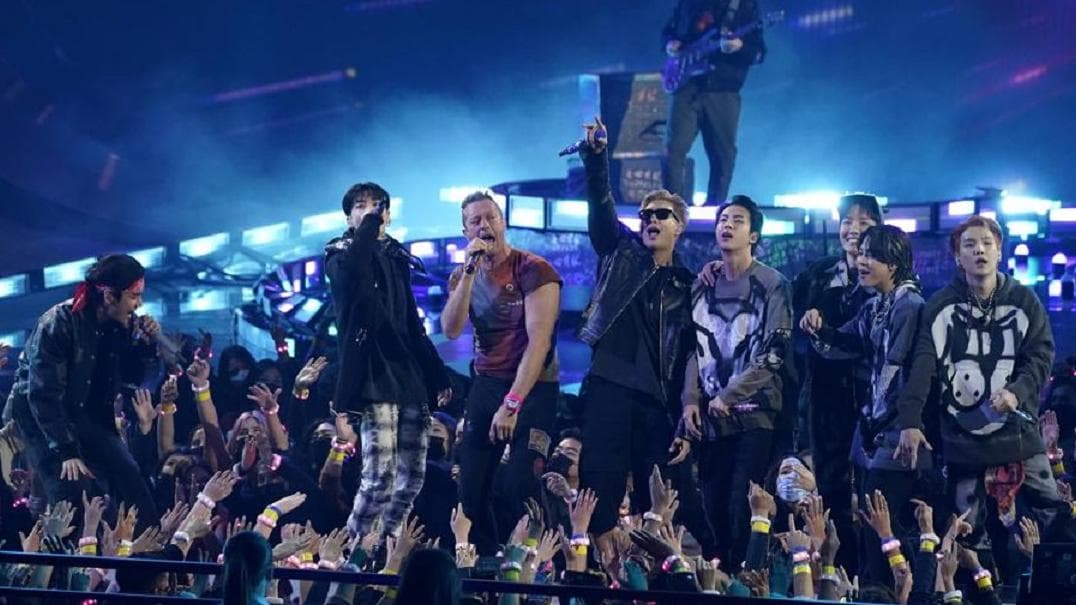 American Music Awards 2021: BTS and Coldplay lit up the stage with 'My Universe', literally!