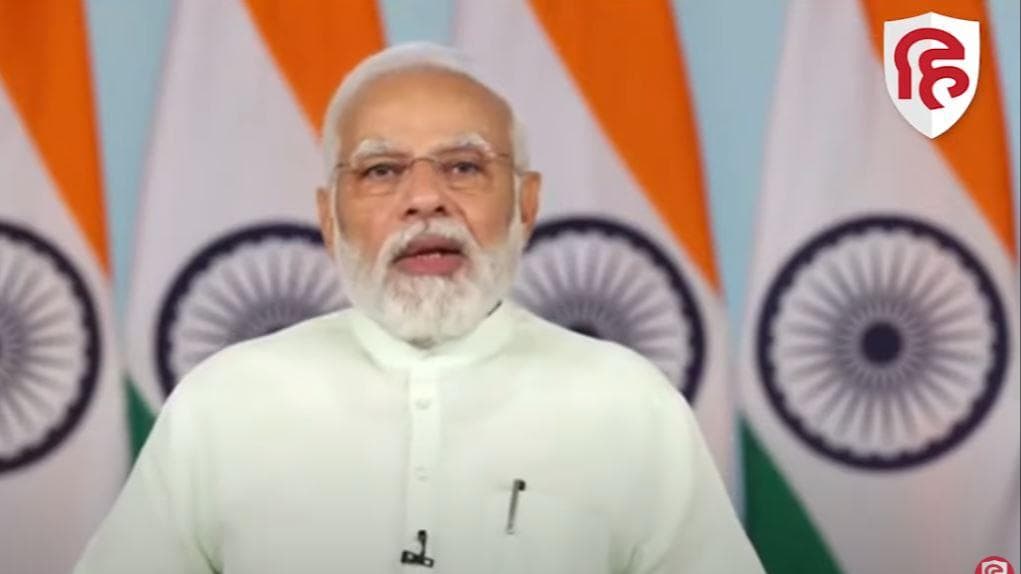 PM modi attacks Arvind Kejriwal: रेवड़ी कल्चर पर पीएम का तंज बोले- कोई Petrol भी दे सकता है Free