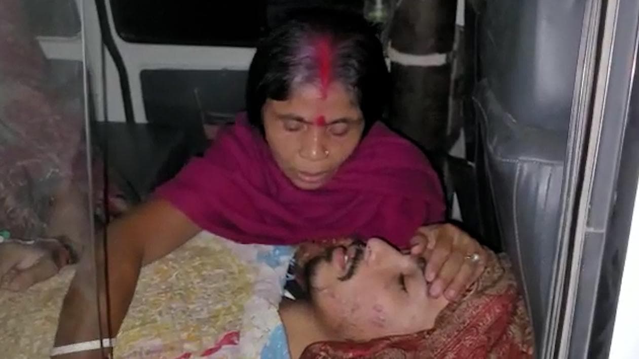 Gold Trader attacked in Malda : স্বর্ণ ব্যবসায়ীর চোখে রাসায়নিক ছিটিয়ে টাকা-গয়না লুঠের অভিযোগ