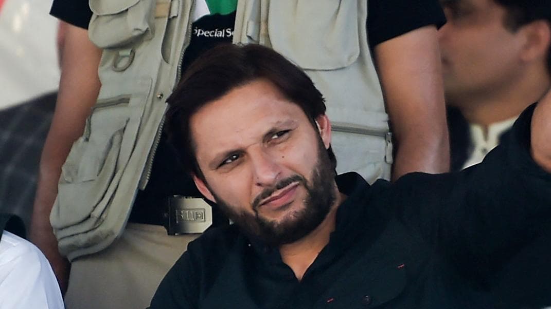 Virat Kohli: সব ফরম্যাটে নেতৃত্ব ছেড়ে ক্রিকেটে মন দিক বিরাট, পরামর্শ আফ্রিদির