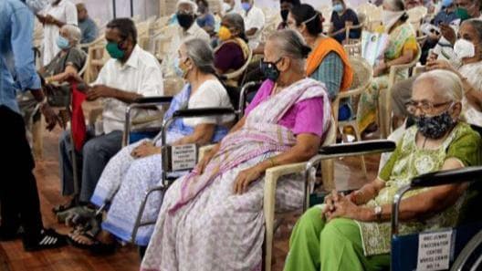 Corona Vaccine की तीसरी डोज के लिए नई गाइडलाइन, 60+ वालों को सर्टिफिकेट की जरुरत नहीं