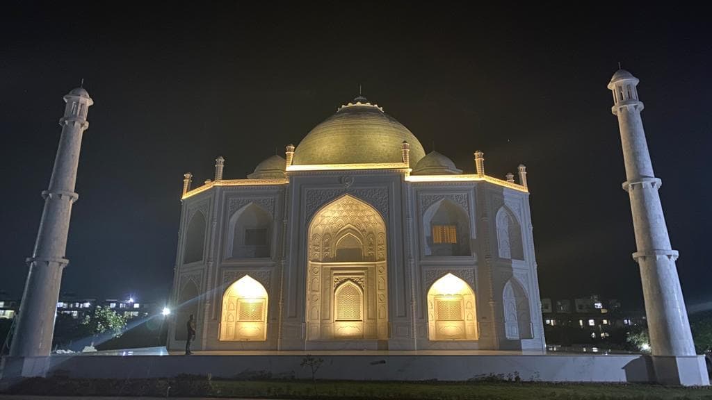 मिलिए MP के आधुनिक 'शाहजहां' से, बुरहानपुर में पत्नी के लिए बना दिया Taj Mahal !