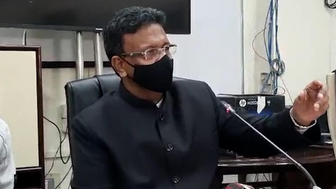 Fihad Hakim: করোনা নিয়ন্ত্রণে শহরে ২৫টি কনটেনমেন্ট জোন, পরিস্থিতি নিয়ে উদ্বিগ্ন ফিরহাদ হাকিম