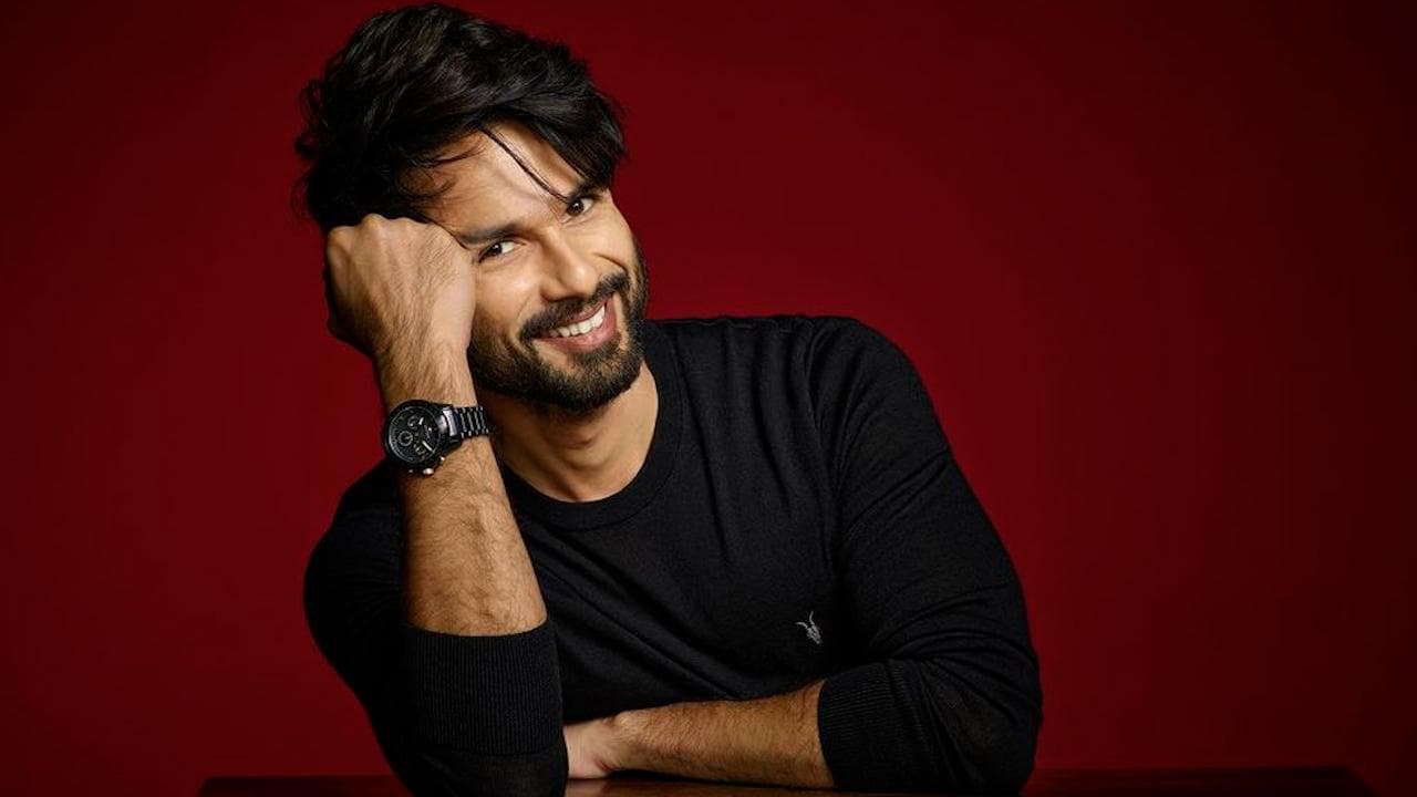 Shahid Kapoor ने खुद को दिया बर्थडे गिफ्ट, खरीदी इतने करोड़ की लक्जरी कार