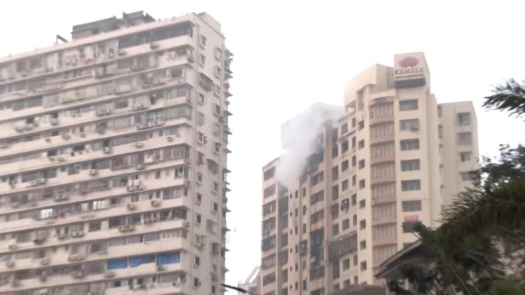7 dead, many injured after massive fire in a Mumbai building