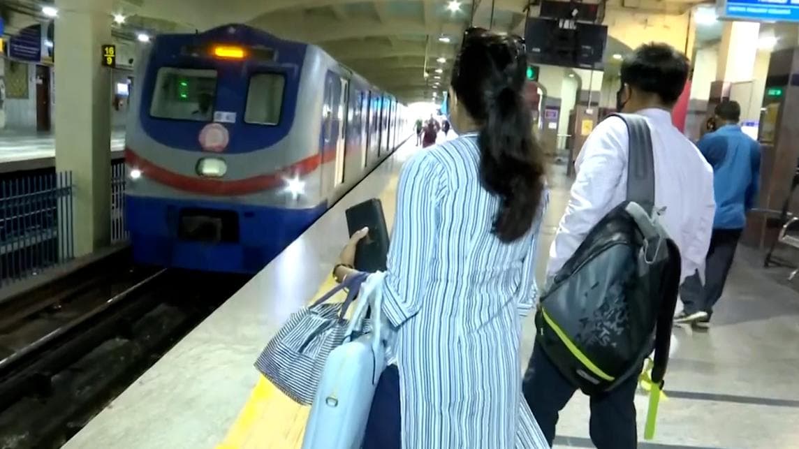 Kolkata Metro:  খুলছে স্কুল-কলেজ, আরও সকালে শুরু হবে মেট্রো পরিষেবা 