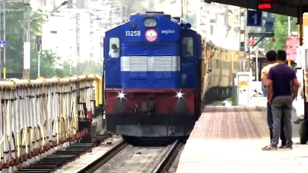 Coronavirus: পূর্ব রেলের ৪ হাজারের বেশি কর্মী করোনা আক্রান্ত, পরিষেবা বিঘ্নিত হওয়ার আশঙ্কা