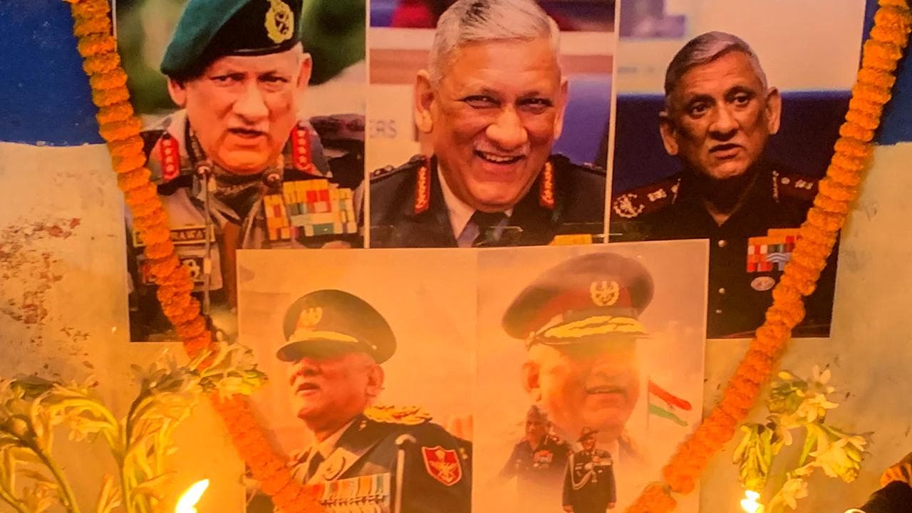 Bipin Rawat : বিপিন রাওয়াতের মৃত্যুতে টুইটে শোকপ্রকাশ টলিউড ও বলিউড তারকাদের
