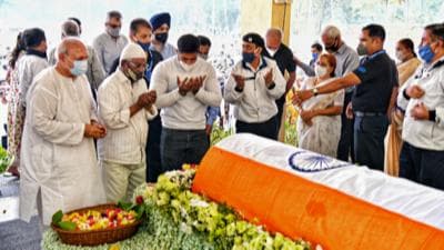  Industrialist Rahul Bajaj cremated with full state honours in Pune
