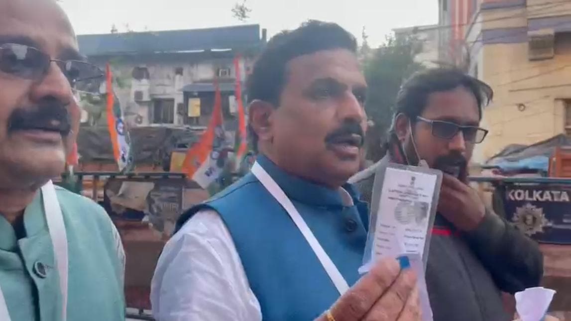Santosh Pathak: বড়বাজারে উত্তেজনা! হাতেনাতে ভুয়ো ভোটার ধরলেন কংগ্রেসের সন্তোষ পাঠক