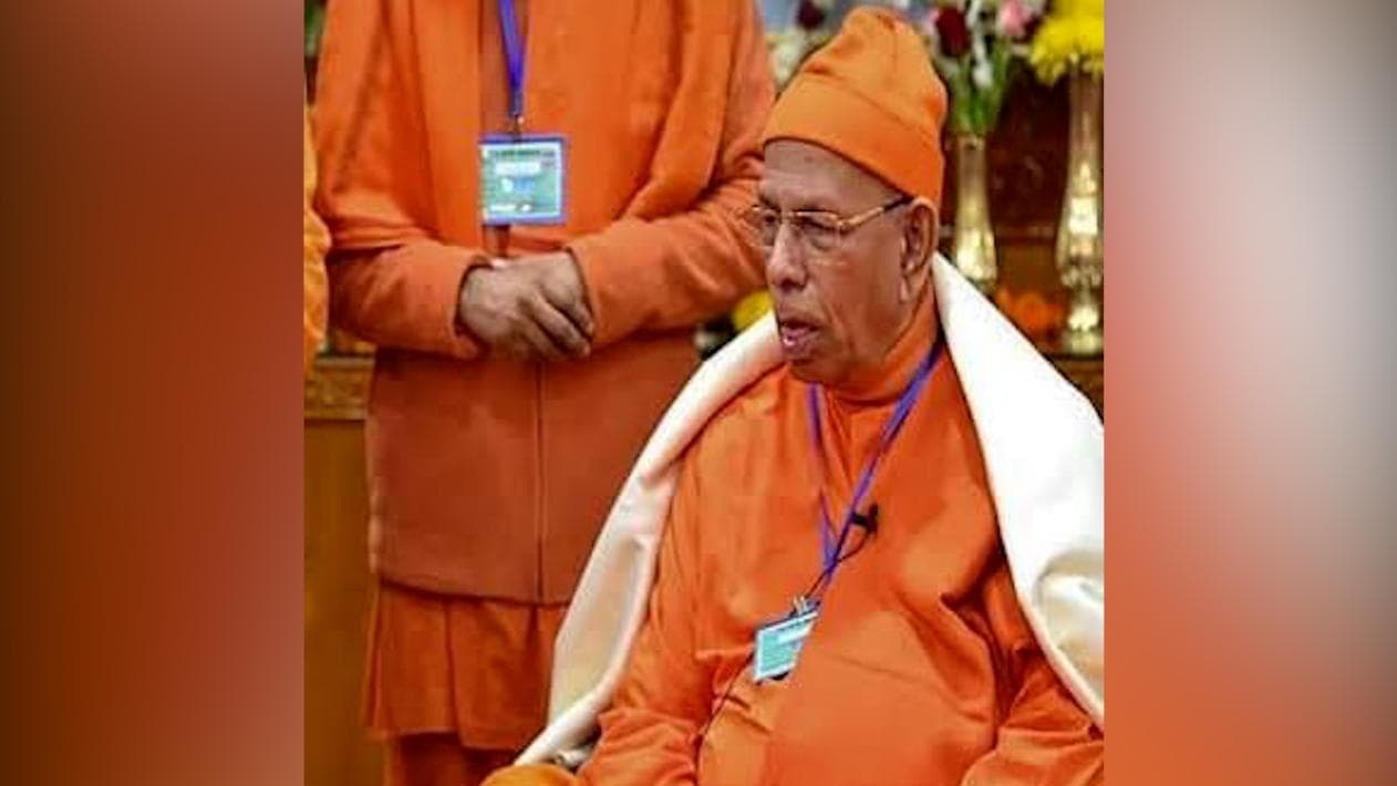 Smaranananda Maharaj: শারীরিক অসুস্থতা নিয়ে পিয়ারলেস হাসপাতালে ভর্তি স্বামী স্মরণানন্দ মহারাজ