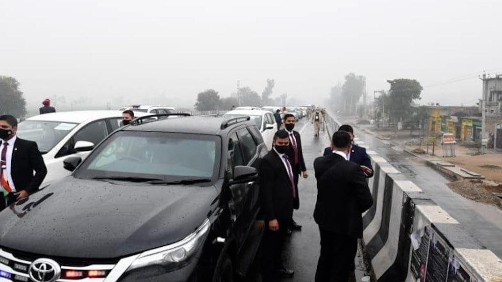 PM Modi's security breach: মোদীর কনভয় ঘিরে বিক্ষোভ, 'অত্যন্ত কড়া' পদক্ষেপের কথা ভাবছে কেন্দ্র