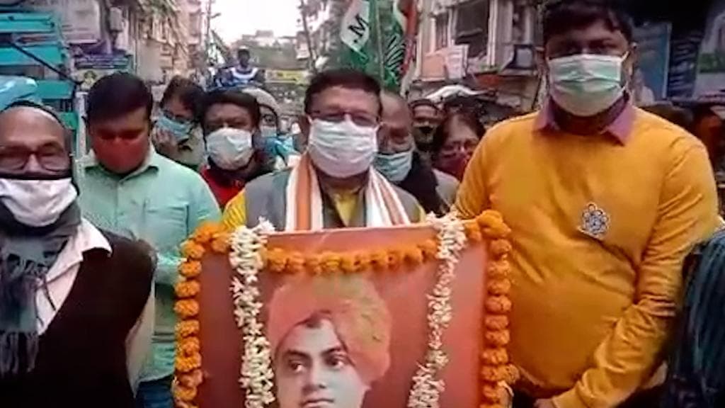 Coronavirus: করোনা বিধি উড়িয়ে বিধাননগরের ভোটপ্রচার শাসকদলের প্রার্থীর