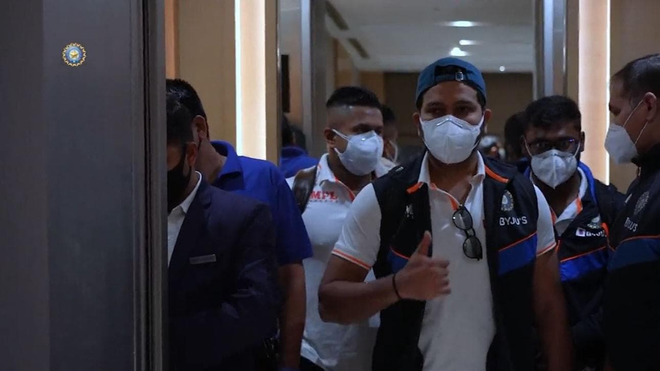 IND vs SL: वेस्टइंडीज के बाद अब श्रीलंका की बारी, कप्तान Rohit की अगुवाई में लखनऊ पहुंची Team India