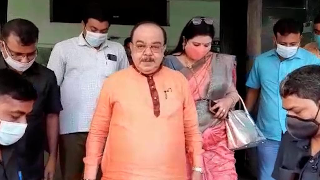 Sobhan Chatterjee:  বৈশাখীসমেত সিবিআই দফতরে 'নস্ট্যালজিক'শোভন! আইকোর মামলায় প্রাক্তন মেয়রকে তলব