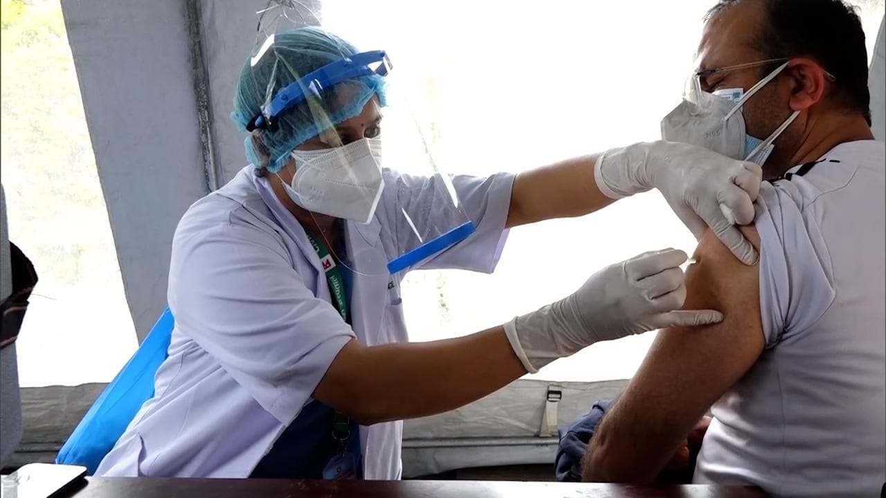 Covid Booster Dose: ভ্যাকসিনের তৃতীয় ডোজ কবে পাবে আমজনতা, উত্তর নেই কেন্দ্রের কাছে