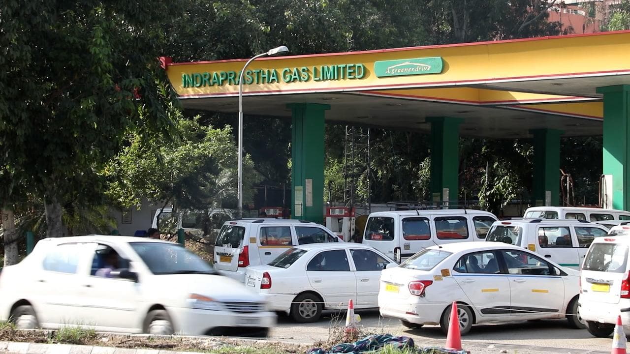 CNG Price Hiked: आम लोगों पर फिर पड़ी महंगाई की मार, 2 महीने में चौथी बार बढ़े CNG के दाम