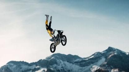 फ्रेंच Freestyle Motocross Rider टॉम पेजेस ने लगाई रिकॉर्ड 'आसमानी छलांग', देखें हैरतअंगेज़ वीडियो