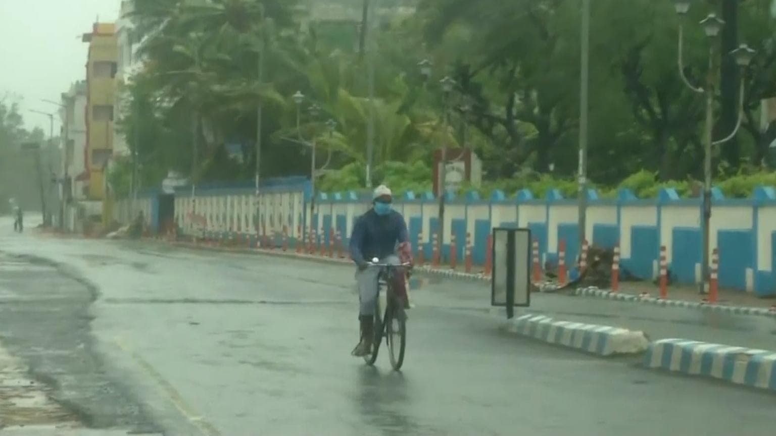 Bengal Weather Update: দিনভর দুর্যোগের ভ্রুকুটি, বৃষ্টি থেকে রেহাই নেই লক্ষ্মীপুজোতেও