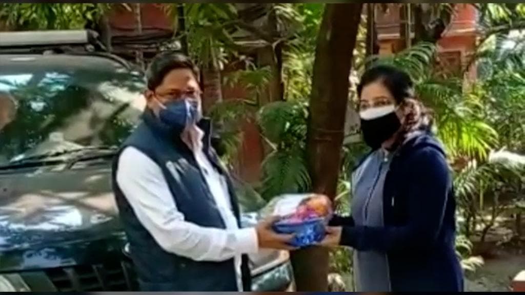 Sourav Ganguly and Mamata Banerjee: কোভিড পরিস্থিতিতে সৌরভের বাড়িতে ফল-মিষ্টি পাঠালেন মুখ্যমন্ত্রী