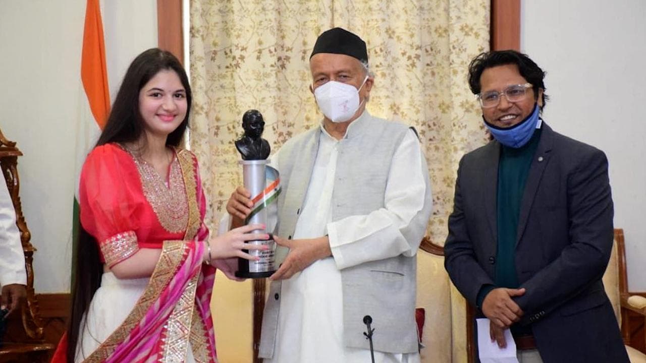 Bajrangi Bhaijaan की मुन्नी हुईं इस अवॉर्ड से सम्मानित, फैंस दे रहे हैं बधाईयां