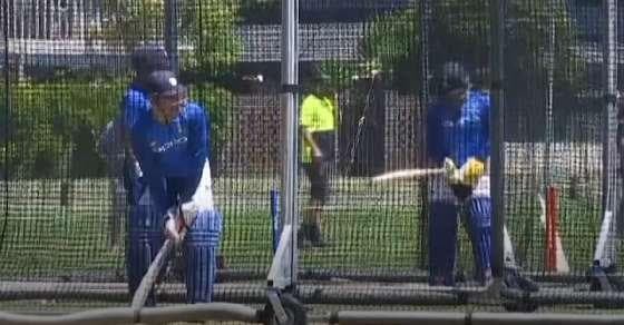 भारत-ऑस्ट्रेलिया वनडे सीरीज़ से ठीक पहले धोनी को लगी चोट