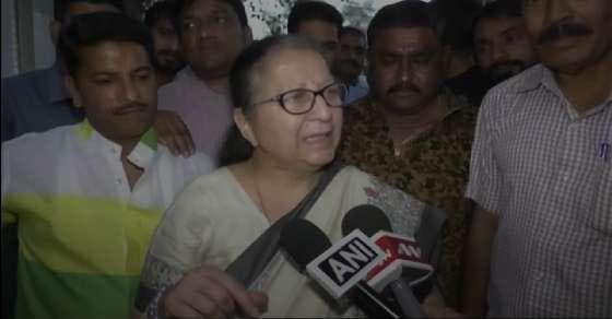 पोस्टर से सुमित्रा महाजन की फोटो गायब, ताई ने कहा...अभी अतीत नहीं बनी हूं