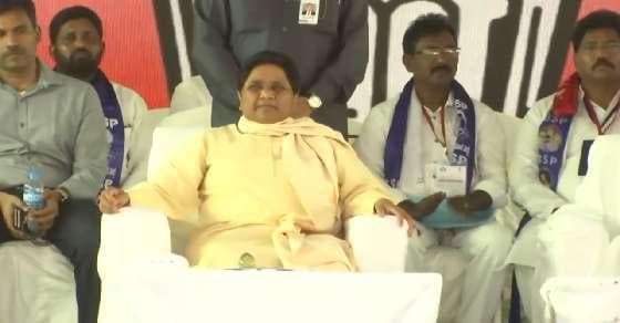 माया का मोदी पर तंज: चुनाव से गायब है RSS, PM की नैया डूब रही है