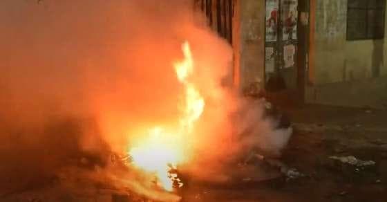 अमित शाह के रोड शो में चले पत्थर-डंडे, गाड़ियों में लगाई आग