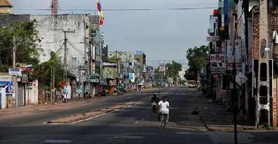 श्रीलंका में अनिश्चितकालीन कर्फ्यू जारी, सोशल मीडिया बैन