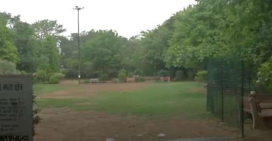 भीषण गर्मी के बीच दिल्ली के कुछ इलाकों में हल्की बारिश ने दी राहत
