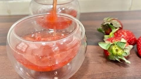 अपनी रेग्युलर ग्रीन टी को दें स्ट्रॉबेरी ट्विस्ट, फ्लेवर के साथ मिलेंगे कई हेल्थ बेनिफिट्स