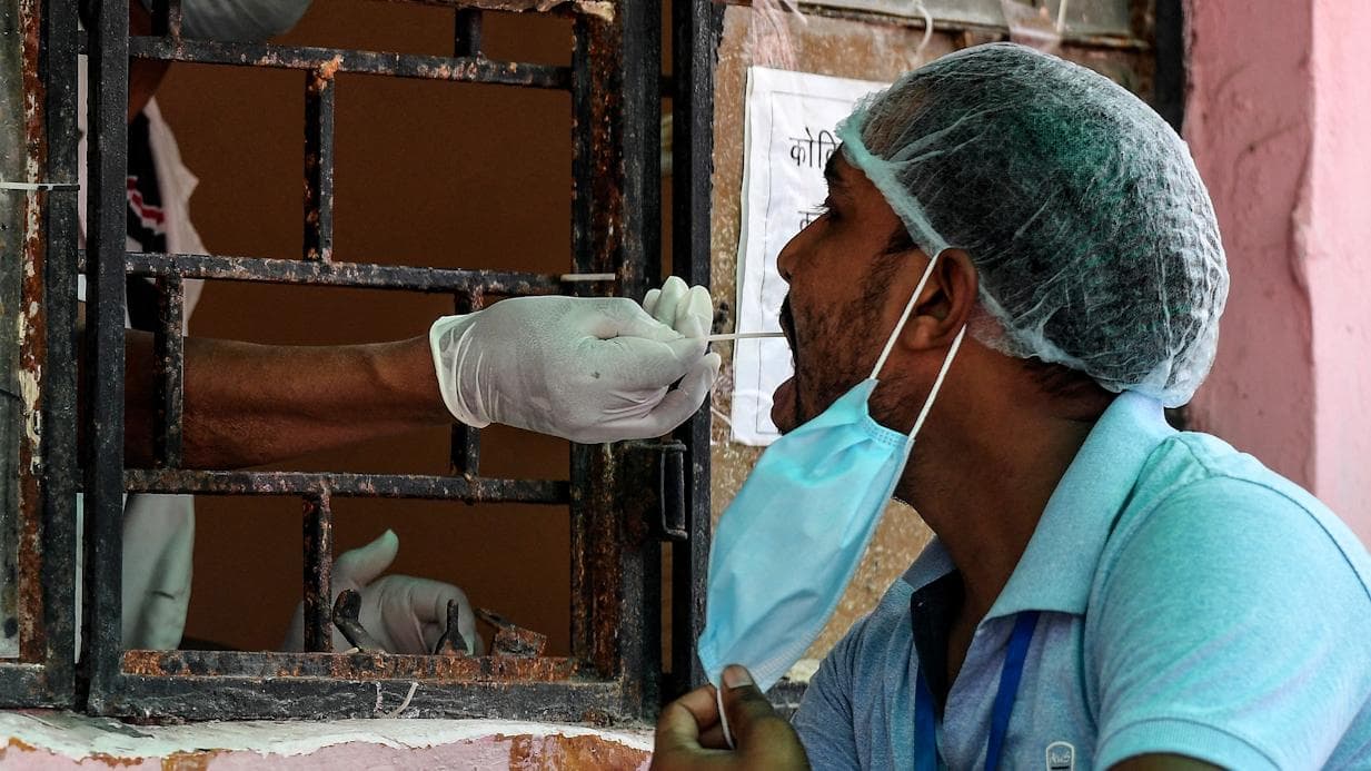 Covid 19 India: দেশে নতুন করে কোভিডে আক্রান্ত ১৪,১৪৮ জন, মৃত্যু হয়েছে ৩০২ জনের