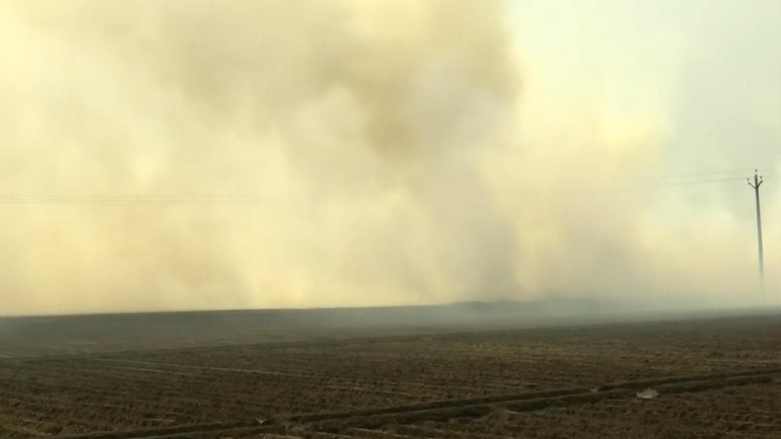 Air Pollution in Delhi: রাজধানীতে বেলাগাম দূষণ, কেন্দ্র ও দিল্লি সরকারকে কড়া বার্তা সুপ্রিম কোর্টের