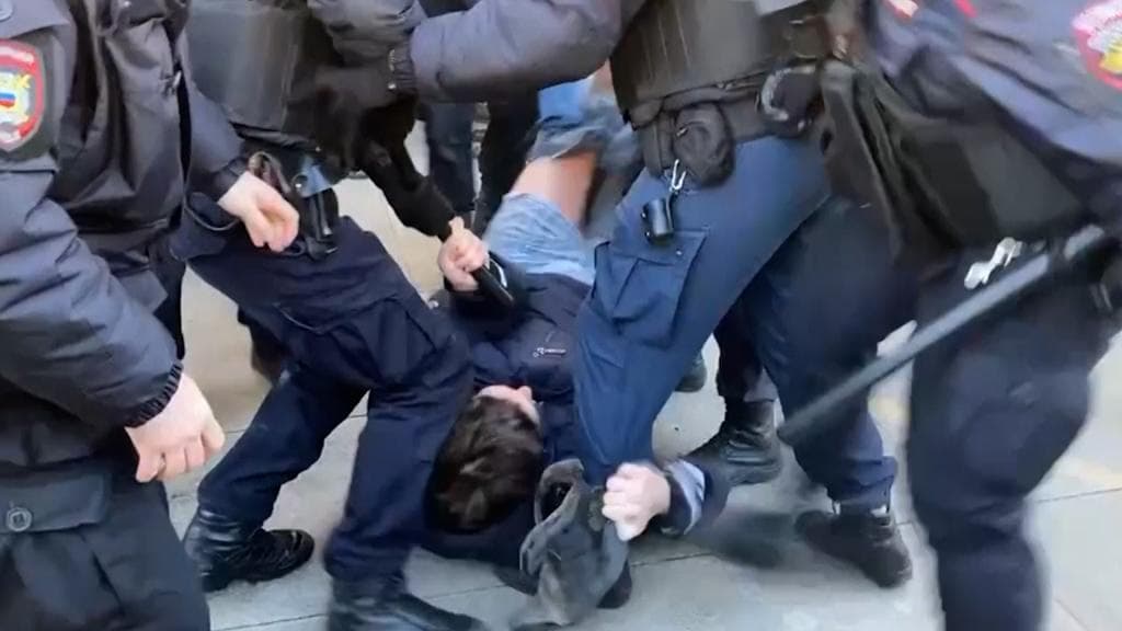 Ukraine Invasion: Watch how Russians are protesting against Putin's war on Ukraine