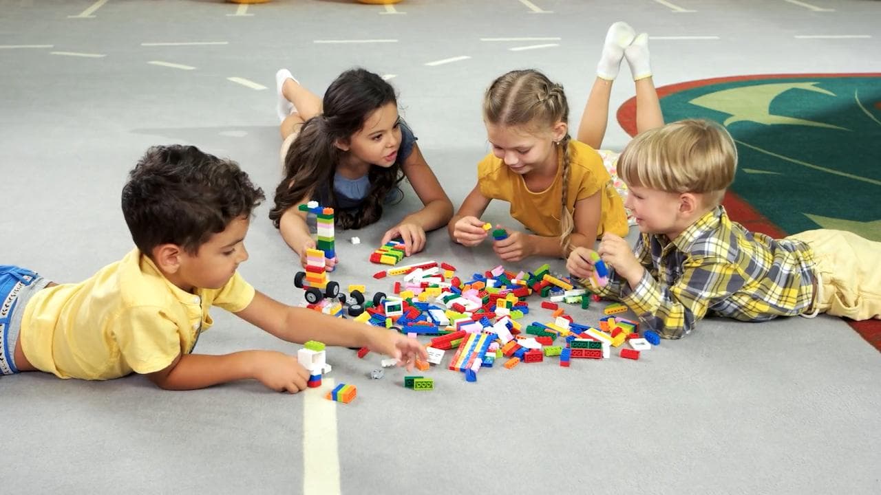 Gender-Neutral toys : গোলাপি-নীলের ধারণাকে উড়িয়ে দিয়ে আপনার শিশুকে দিন লিঙ্গবৈষম্য-মুক্ত দুনিয়া