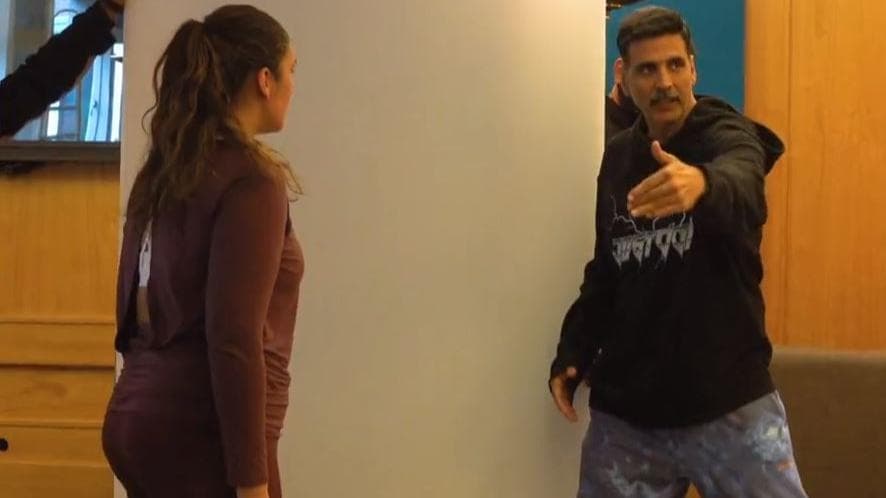  हुमा कुरैशी और अक्षय कुमार ने ऐसे की फाइट सीन की रिहर्सल, देखिए 'बेलबॉटम' का मजेदार BTS Video