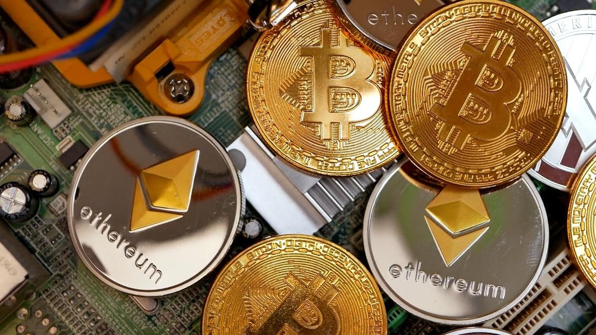 Bitcoin: এখনই বিটকয়েনকে মুদ্রা হিসাবে স্বীকৃতি না দেওয়ার সিদ্ধান্ত কেন্দ্রের, লগ্নিতেও না অর্থমন্ত্রকের