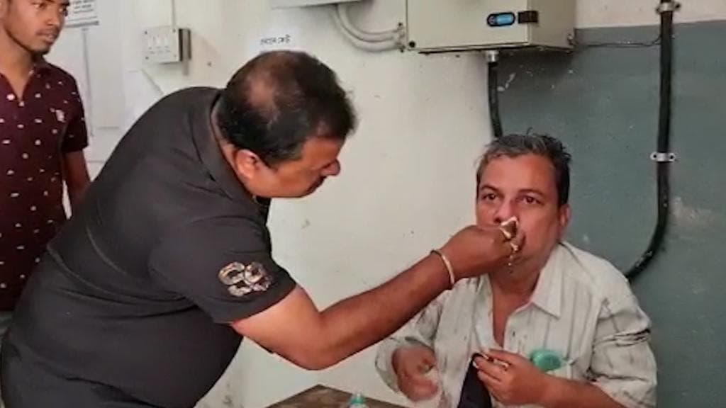 West Bengal News: বকেয়া টাকা নিয়ে স্কুলেই দুই শিক্ষকের হাতাহাতি! ত্রস্ত পড়ুয়ারা