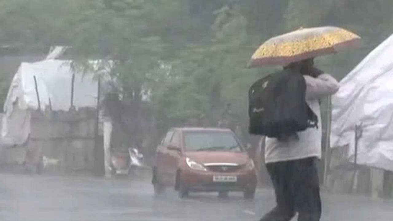 Tamilnadu: भारी बारिश के कारण चार बच्चों समेत नौ लोगों की मौत, CM स्टालिन ने किया मुआवजे का ऐलान 