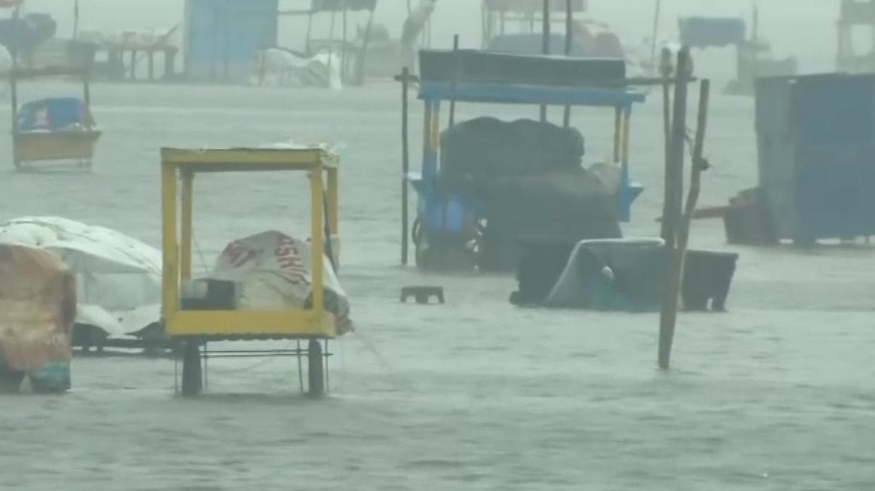 Tamil Nadu Rains: तमिलनाडु में भारी बारिश ने मचाई तबाही, अब तक 14 लोगों की हुई मौत