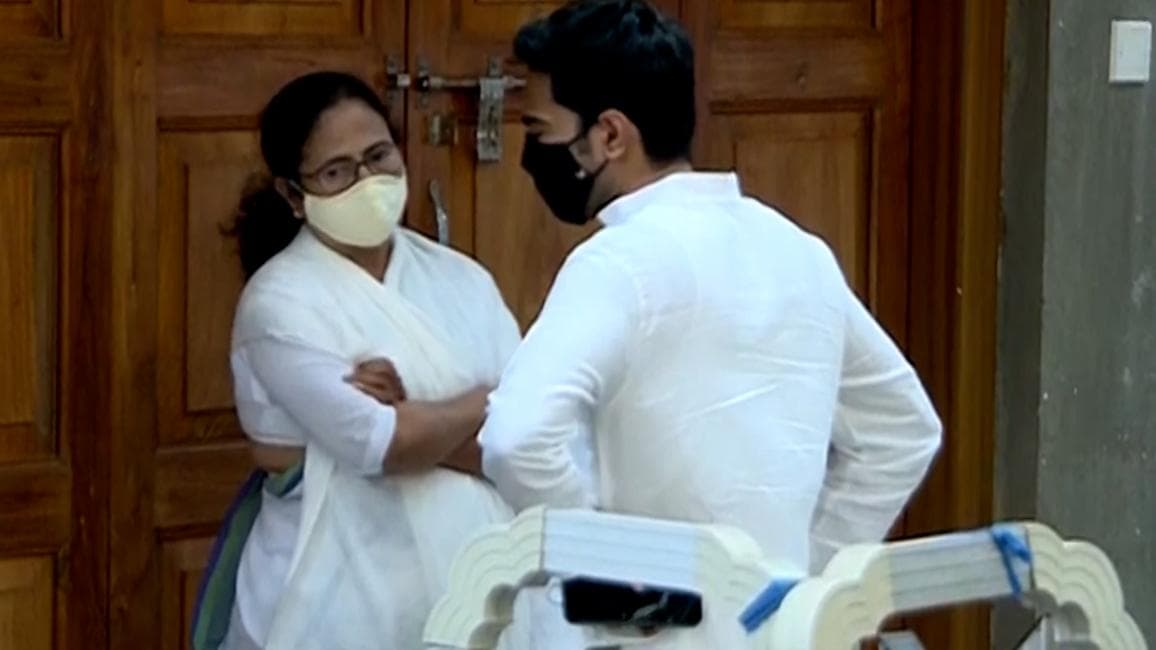 Abhishek Banerjee: গোয়া থেকেই ফিরেই মমতার কাছে অভিষেক, বিভিন্ন বিষয়ে গুরুত্বপূর্ণ আলোচনা রুদ্ধদ্বার বৈঠকে