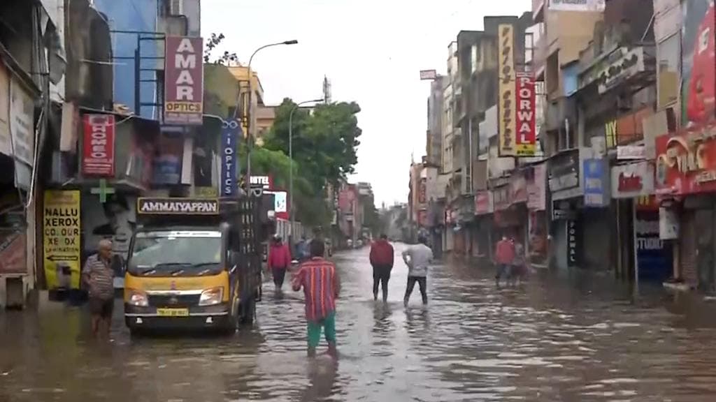 Tamil Nadu में बारिश का कहर जारी, 20 जिलों में रेड अलर्ट...कई इलाकों में जलभराव से बढ़ी परेशानी