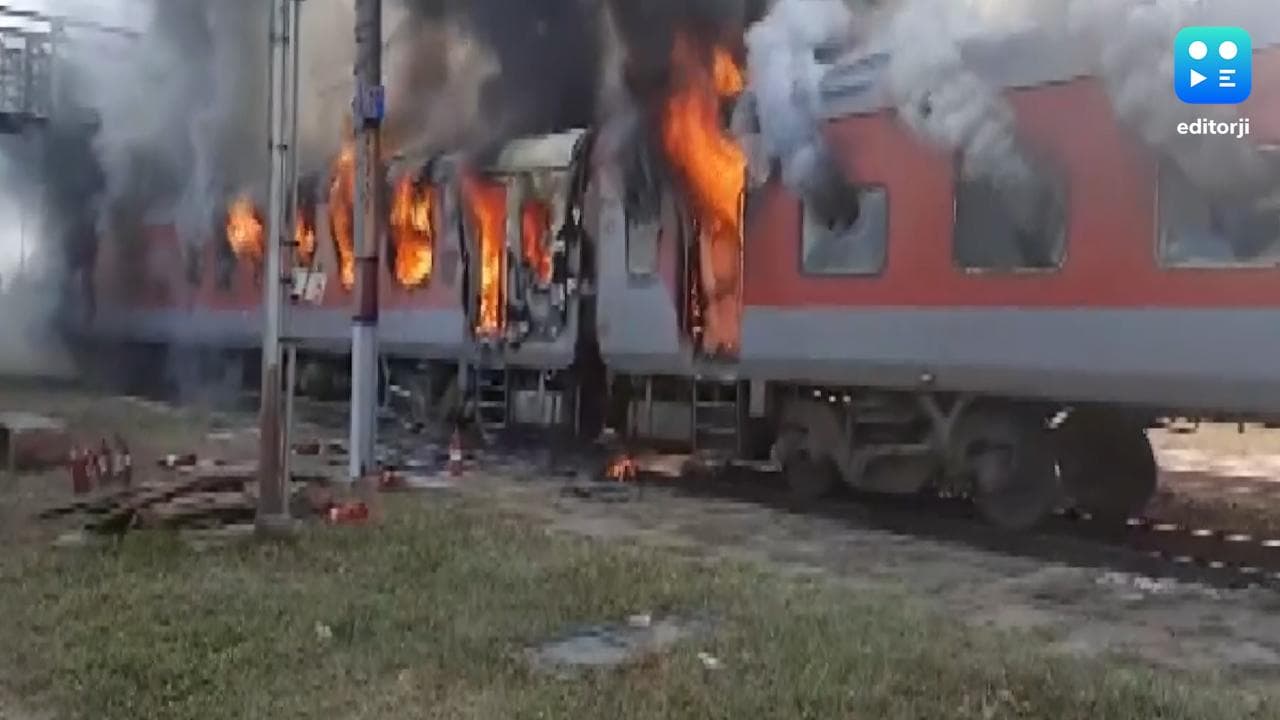 Fire in Train: दुर्ग-उधमपुर एक्सप्रेस में आग का 'तांडव', MP के मुरैना से आया भयानक VIDEO