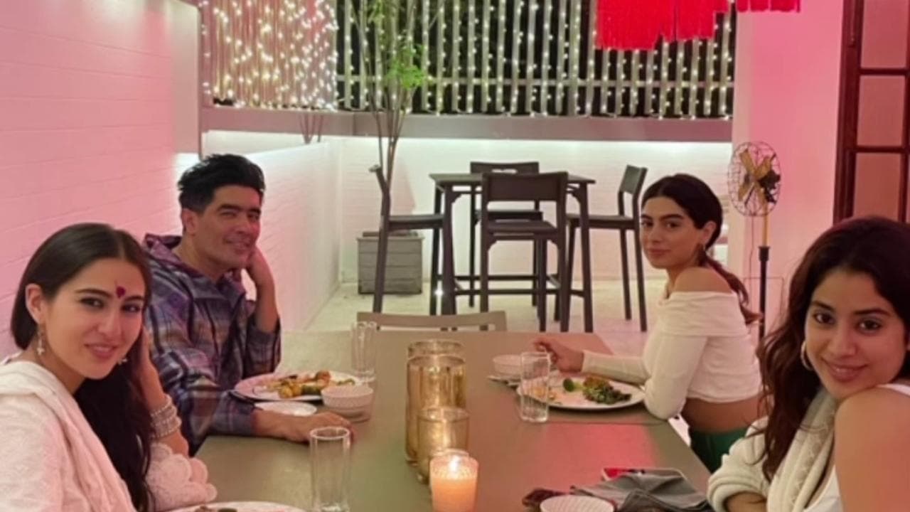मनीष मल्होत्रा की डिनर पार्टी में पहुंचीं BFF सारा और जान्हवी