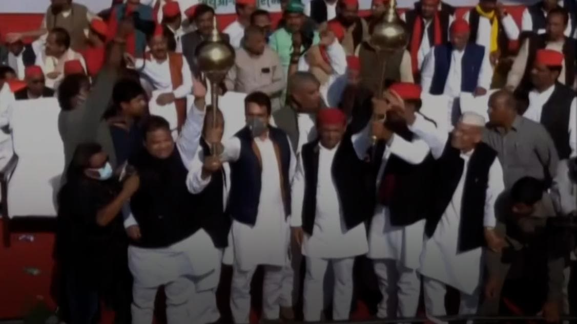UP Elections 2022 | Akhilesh Yadav & Jayant Chaudhary's show of strength in Meerut