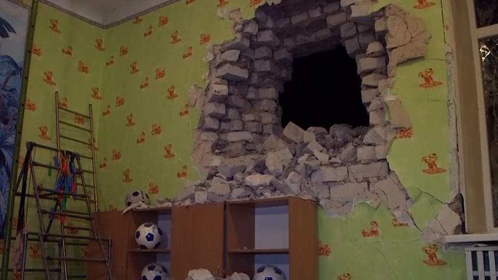 Ukraine crisis looms: shelling hits kindergarten, 2 teachers wounded | Top developments