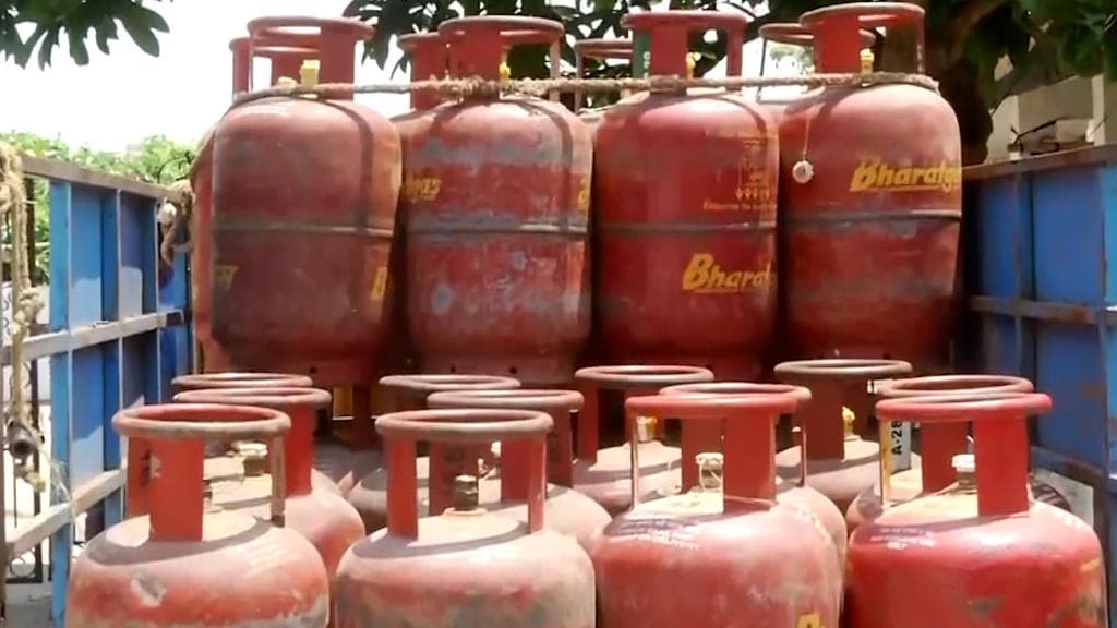 LPG Price Hike: ফের দাম বাড়ল বাণিজ্যিক রান্নার গ্যাস সিলিন্ডারের