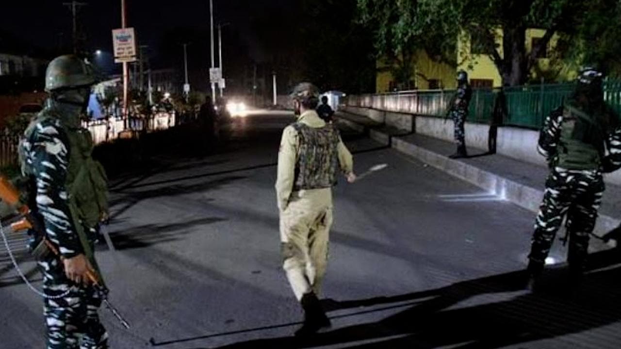 Targeted Killing: कुलगाम में 2 प्रवासी मज़दूरों की हत्या, सेना कैंपों में लाए जाएंगे 'बाहरी' 